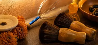 Pinceaux en bois et accessoires de massage